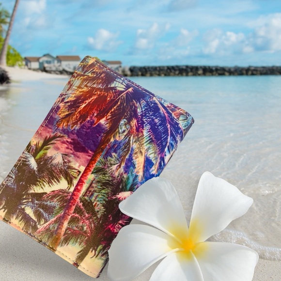 Nicole Lee Hollywood Wallet, New - Picture 4 of 4